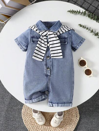 SHEIN Genkimix Kids شورت كامل الجسم واسع المقاس للأطفال الذكور، بتصميم عصري عارض