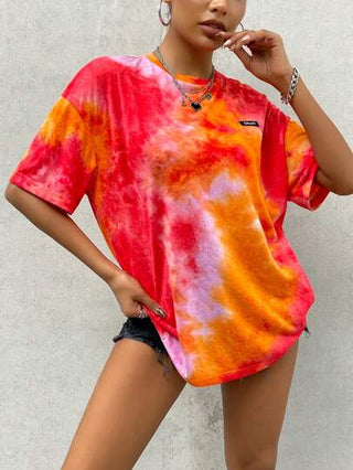 EZwear تي شيرت نسائي صيفي فضفاض عارض برقبة دائرية وأكمام منسدلة بنمط الحروف الأبجدية وطبعة تاي داي