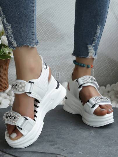 SHIHUA حذاء Chunky سنيكر براق أبيض بكعب عالي للنساء, وصول جديد للعام 2024, نعل مرتفع بالأسفل مع منصة وركيب سميك، ارتفاع كعبه 8 سم, مثالي لتناسب الجمهور الأنثوي في فصل الصيف