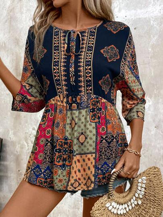 EMERY ROSE تي شيرت نسائي بطبعة عتيقة لأسلوب الإجازة بياقة دائرية وبتصميم بيبلوم
