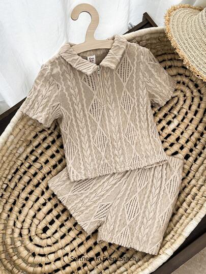 Cozy Pixies مجموعة ملابس علوية وشورت كاجوال 2 قطعة لطفل من كلا الجنسين، لونها أخضر بيج، قطن مضفر ناعم، بياقة وأكمام قصيرة وشورت كاجوال، متعددة الاستخدام، أسلوب كوري كاجوال، مناسبة للرفاهية والمنزل والسفر