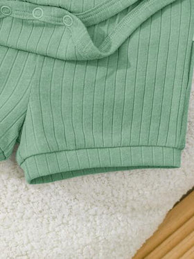 SHEIN طقم بادي قصير الأكمام وشورت مرن ناعم ومريح للأطفال حديثي الولادة بنين/بنات