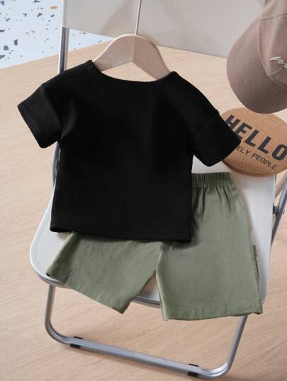 SHEIN Playful Pals طقم تيشيرت وشورت كاجوال لحمولة الاطفال الصبيان، ملابس صيفية