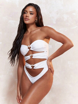 مايوه حريمي قطعة واحدة MISSGUIDED ملابس السباحة قطعة واحدة مكشوفة الصدر مع تفاصيل معدنية مقطعة مناسبة للصيف