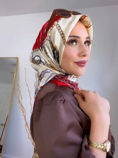 قطعة واحدة من الأوشحة الحريرية الحمراء المربعة ذات الطبعة السلسلة العصرية للنساء، رباط رأس أو وشاح للاستخدام في الهواء الطلق ، 90*90 سم، مناسب لربطات الرأس والأوشحة في الربيع والصيف