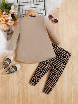 مجموعة بنطلونات بناتية رائعة وعارضة، مكونة من ملابس علوية صوفي بأكمام طويلة وألوان صلبة وبنطال بنمط هندسي