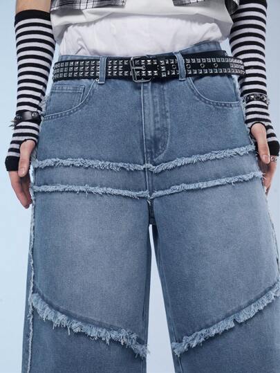 Manfinity Denimwave شورت جينز رجالي فضفاض المقاس مع حواف غير مدروزة وجيوب مجهزة بالخياطة، بأسلوب الملابس الرياضية العصرية