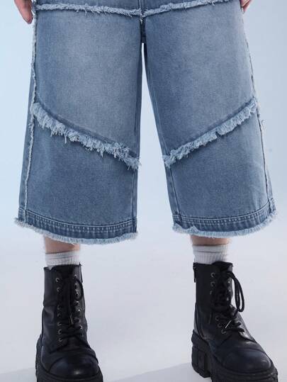 Manfinity Denimwave شورت جينز رجالي فضفاض المقاس مع حواف غير مدروزة وجيوب مجهزة بالخياطة، بأسلوب الملابس الرياضية العصرية