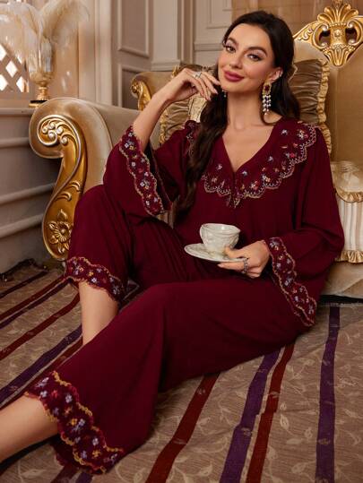 PalaceNights طقم بيجامة نسائية مكون من ملابس علوية بأكمام جرس وياقة على شكل حرف V مطرزة بالزهور وبنطلون، ملابس خريف وشتاء