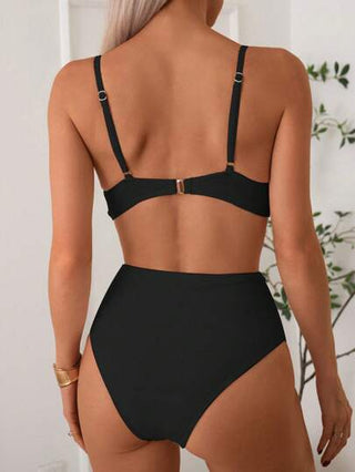 Swim مجموعة بيكيني جذابة بمظهر صلب متقاطع للصدر للنساء لفصل الصيف الشاطئ (تأتي بحشوة وأسلاك تحتية)