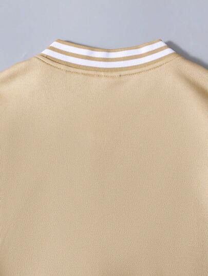 SHEIN المراهق الولد جاكيت جامعية بدون غطاء رأس بأكمام منخفضة مع شعار على الجانب وحواف مخططة