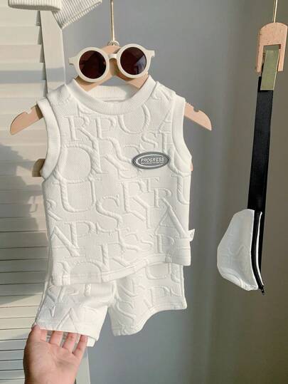 SHEIN Playful Pals مجموعة 3 قطع من ملابس علوية وشورت كاجوال رياضي للأولاد الرضع مع طباعة حرفية مقطعة، مناسب للربيع والصيف، يشمل حقيبة (مناسب للخروجات)