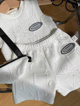 SHEIN Playful Pals مجموعة 3 قطع من ملابس علوية وشورت كاجوال رياضي للأولاد الرضع مع طباعة حرفية مقطعة، مناسب للربيع والصيف، يشمل حقيبة (مناسب للخروجات)