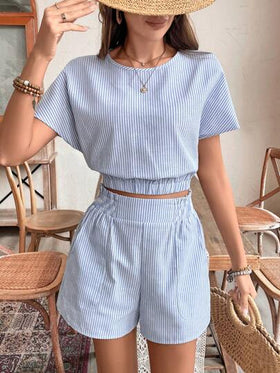 SHEIN Frenchy كروب توب بأكمام واسعة بتصميم خطوط مع شورت للاستخدام الصيفي