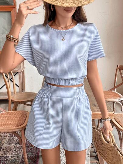 SHEIN Frenchy كروب توب بأكمام واسعة بتصميم خطوط مع شورت للاستخدام الصيفي
