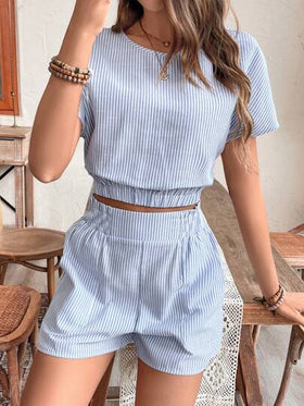SHEIN Frenchy كروب توب بأكمام واسعة بتصميم خطوط مع شورت للاستخدام الصيفي