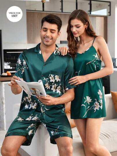 SHEIN مجموعة بيجاما رجالية بأكمام قصيرة وسروال قصير بمادة تشبه الحرير للاستخدام في المنزل، ملابس مطابقة للشركات الزوجية