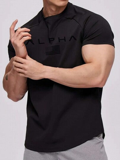 Manfinity Fitness تي شيرت تيشرت بأكمام قصيرة وطباعة علم الولايات المتحدة للياقة البدنية بأسلوب الصديق الخاص بالرجال، ملابس الجيم