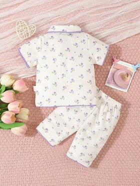 SHEIN 2 قطعة طقم بيجاما للبنات الرضع مكون من قميص بأكمام قصيرة وشورت سادة مطبوع باللون الوردي
