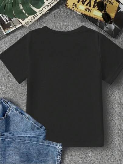 SHEIN تي شيرت كاجوال قصير الأكمام للصبي مزين بطباعة رسومات ديناصور وحرف كرتوني، صيف