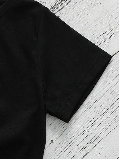 SHEIN تي شيرت كاجوال قصير الأكمام للصبي مزين بطباعة رسومات ديناصور وحرف كرتوني، صيف
