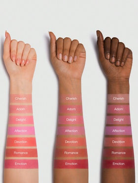 SHEGLAM أحمر خدود Playing Cupid Cream Blush-Emotion 7 Shades متعدد الاستخدامات بلون البرقوق الداكن للشفاه والخدود، كريم شفاه غير دهني قابل للمزج، غير قابل للتلاشي، ذو لمسة نهائية حريرية طبيعية، مكياج وجه غير دهني حمره بلشر علامة تجارية جمال مكياج ميكب مست