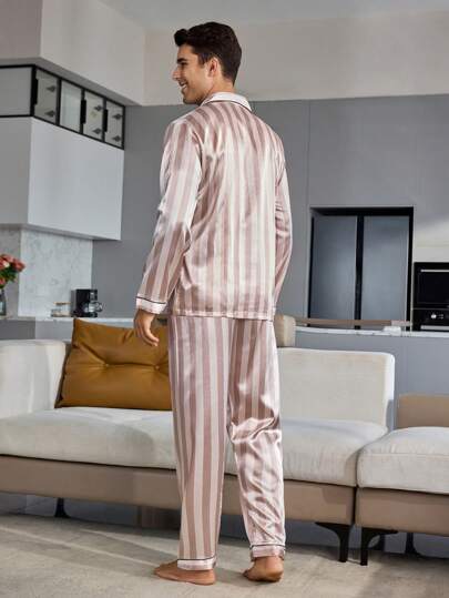 SHEIN بيجامة رجالية مكونة من ملابس علوية كم طويل مطبوعة بخطوط وبنطلون طويل، ملابس خريف وشتاء