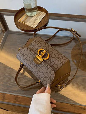 1 حقيبة كتف مزينة بطباعة الأحرف وملمس أنيق، حقيبة نسائية جديدة لربيع/صيف 2024، مع مشبك قفل ، مناسبة للمراهقات وطالبات الجامعات والموظفات ، لارتداء في المكتب والمدرسة والعمل والتنقلات والرحلات الخارجية والسفر ، حقيبة عصرية أنيقة للسيدات