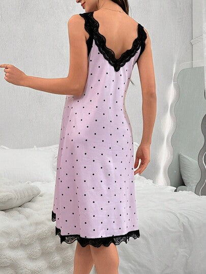 Shein Underwear&Sleepwear Maternity فستان نوم للحمل برقبة على شكل V مطبوع بنقاط مزينة بالدانتيل و ألوان متباينة مع أربطة