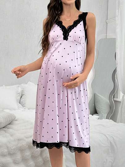 Shein Underwear&Sleepwear Maternity فستان نوم للحمل برقبة على شكل V مطبوع بنقاط مزينة بالدانتيل و ألوان متباينة مع أربطة