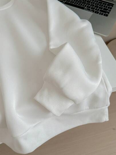 EZwear بلوزة رياضية بياقة دائرية بأكمام طويلة مع طباعة علم لندن بتصميم بسيط وعادي للسيدات