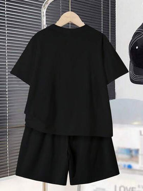 SHEIN طقم تي شيرت تيشرت وشورت مطبوع برسوم كرتونية بسيطة كاجوال لصبية المراهقين، الصيف