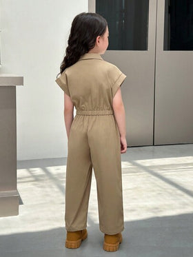 SHEIN جمبسوت سوداء ذات لون أحادي مع ياقة منقولة للأسفل، وبزر قصير، وجيبين مزدوجين للبنات الصغيرات ، جمبسوت للبنات الصغيرات ، جمبسوت سادة بني فاتح للبنات الصغيرات