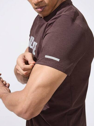 Manfinity Sport PWRUP تي شيرت قصير الأكمام للرجال من طراز أشبه بخطيب، طباعة حرفية على الملابس الرياضية سريعة الجفاف