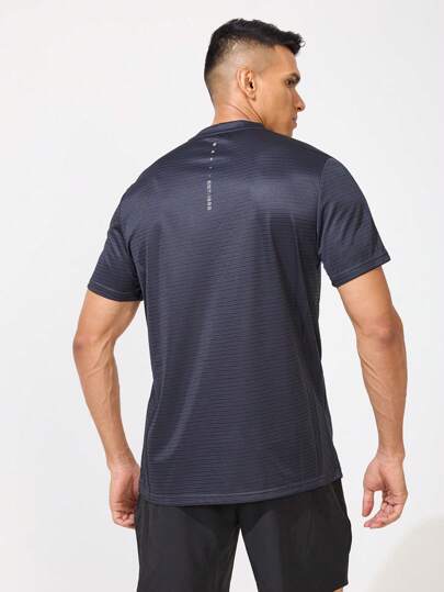 Manfinity Athleisure ملابس علوية رجالي بكم قصير بطباعة حرفية، طراز صديق البنات، ملابس رياضية عادية للاستخدام اليومي