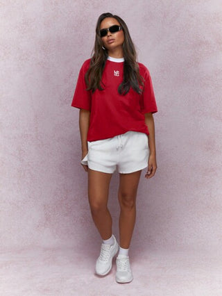 MISSGUIDED تي شيرت بطبعة شعار وياقة منسوجة بالتباين