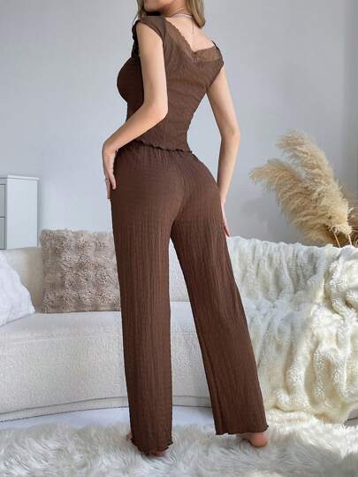 SHEIN طقم ملابس علوية أكمام قصيرة بياقة على شكل V وربطة أمامية وبناطيل التنزه مصنوع من رقعات دانتيل ومعدن جاكارد