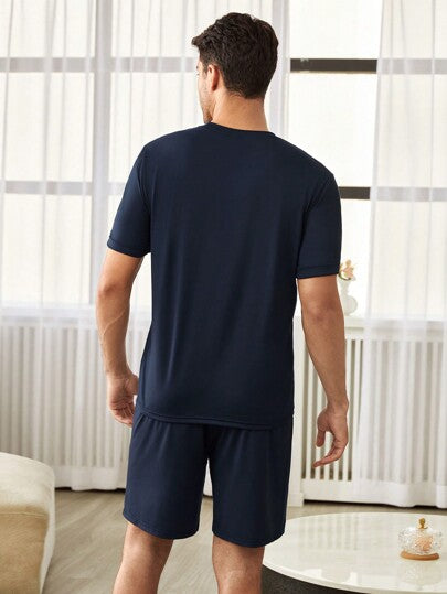SHEIN طقم ملابس رياضية قصير الأكمام للرجال بخصر رباط مطبوع عليه نص إنجليزي