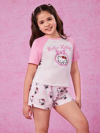 بيجاما HELLO KITTY AND FRIENDS |  مجموعة بيجاما مكونة من ملابس علوية وسروال للفتاة المراهقة، بتصميم ألوان مختلفة وطبعة كرتونية لطيفة، كم ثلاثة أرباع بألوان متباينة، مناسبة للارتداء في البيت.