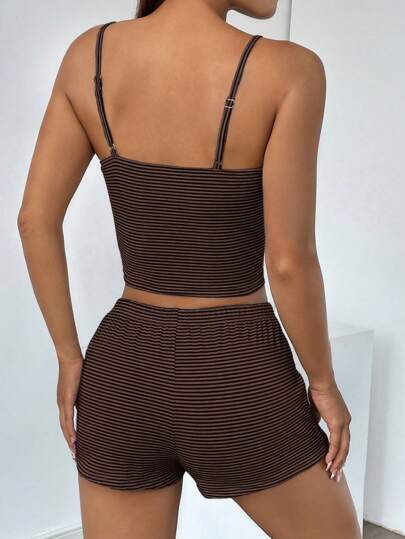 طقم حريمي قطعتين Flirla طقم كامي مطرز بالدانتيل للنساء 2 قطع (نمط الدانتيل عشوائي)