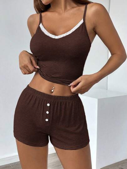 طقم حريمي قطعتين Flirla طقم كامي مطرز بالدانتيل للنساء 2 قطع (نمط الدانتيل عشوائي)