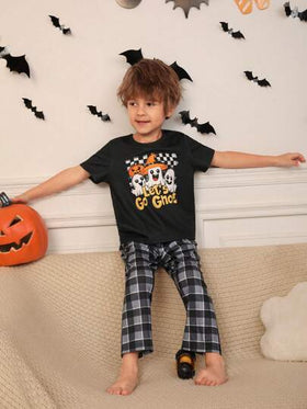 SHEIN تي شيرت كرتوني قصير الأكمام مطبوع بنقوش ملائمة للفتى في عيد الهالوين وبنطلون مستقيم مربع كولون ، مجموعة ملابس نوم/ملابس راحة مقاومة للاشتعال من قطعتين. (أزواج متطابقة للآباء والأبناء ، 3 مجموعات تباع بشكل منفصل)