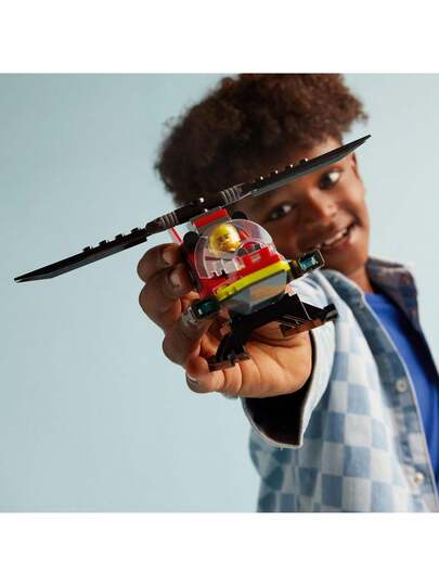 LEGO طائرة مروحية إنقاذ الحرائق في المدينة ، طقم بناء مع رجل إطفاء ودمية طيار، هدية ممتعة أو لعبة الخيال للأولاد والبنات والأطفال من عمر 5 سنوات فما فوق ، 60411، هدايا عيد الميلاد