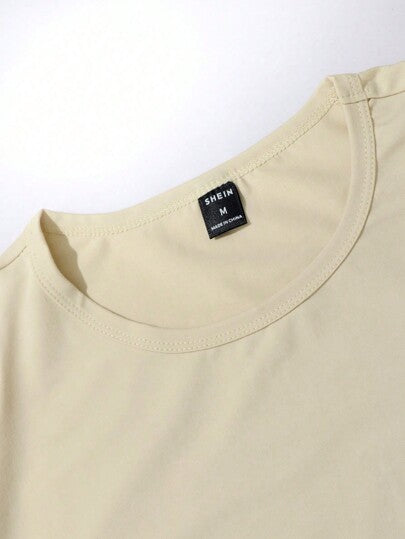 SHEIN طقم ملابس منزلية مكون من ملابس علوية بجيب بأكمام قصيرة وياقة دائرية باللون الأحادي وشورت مربع للرجال