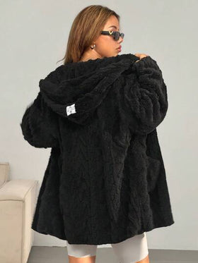 SHEIN EZwear معطف أبيض فضفاض وغير رسمي ذو كتف منخفض وجيب مرقع وأكمام طويلة مبطنة بالفراء ومقنع للشتاء