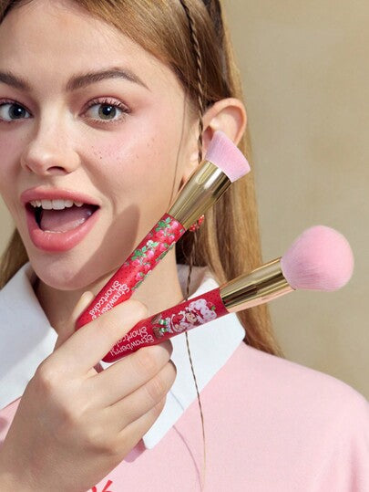 Strawberry Shortcake X SHEIN 2 فرشاة مكياج وردي مطبوع عليها شخصيات كرتونية وفراولة