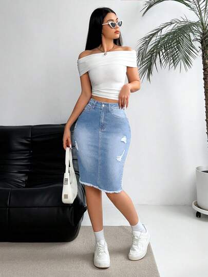 EMERY ROSE تنورة جينز ذات تفصيل مناسب مع حافة مهترئة عارضة ، صيف