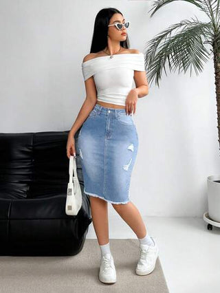 EMERY ROSE تنورة جينز ذات تفصيل مناسب مع حافة مهترئة عارضة ، صيف
