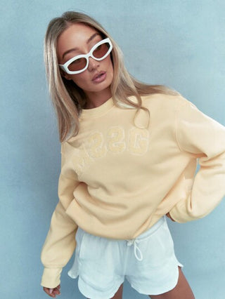MISSGUIDED سويت شيرت رقبة طاقمية بقصة عادية وشعار