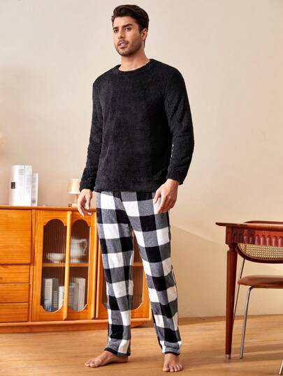 Manfinity Underwear&Sleepwear Basics طقم ملابس منزلية مريحة من قطعتين، ملابس علوية رقبة طاقم من الفليس ذات لون واحد وبنطال مربعات، ملابس شتوية دافئة